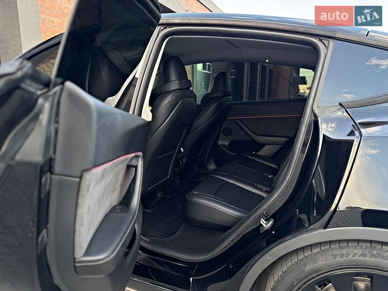 Внедорожник / Кроссовер Tesla Model Y 2023 в Черновцах