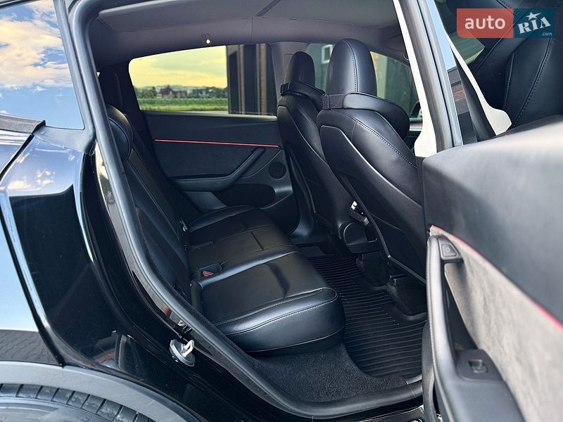 Внедорожник / Кроссовер Tesla Model Y 2023 в Черновцах