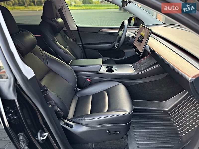 Внедорожник / Кроссовер Tesla Model Y 2023 в Черновцах