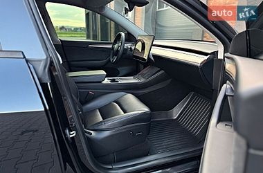 Внедорожник / Кроссовер Tesla Model Y 2023 в Черновцах