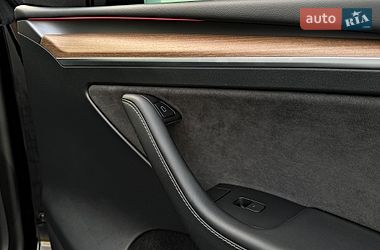 Внедорожник / Кроссовер Tesla Model Y 2023 в Черновцах