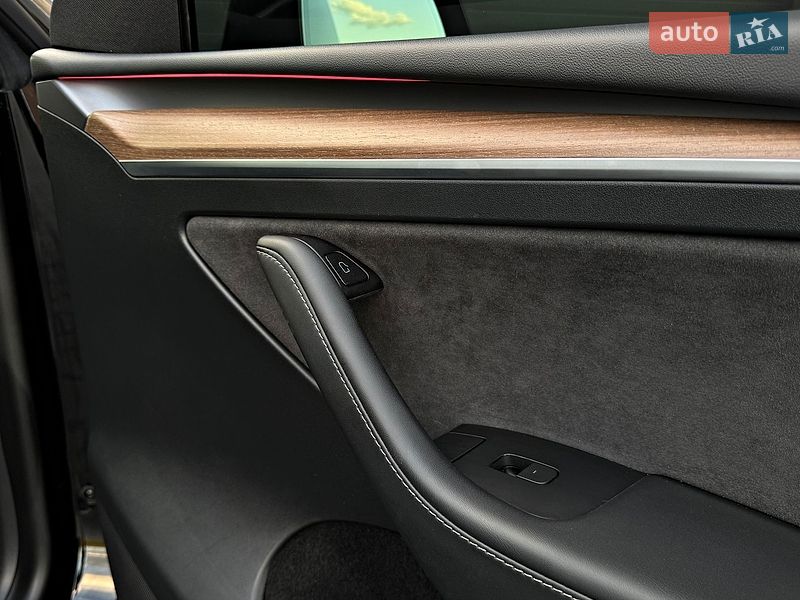 Внедорожник / Кроссовер Tesla Model Y 2023 в Черновцах