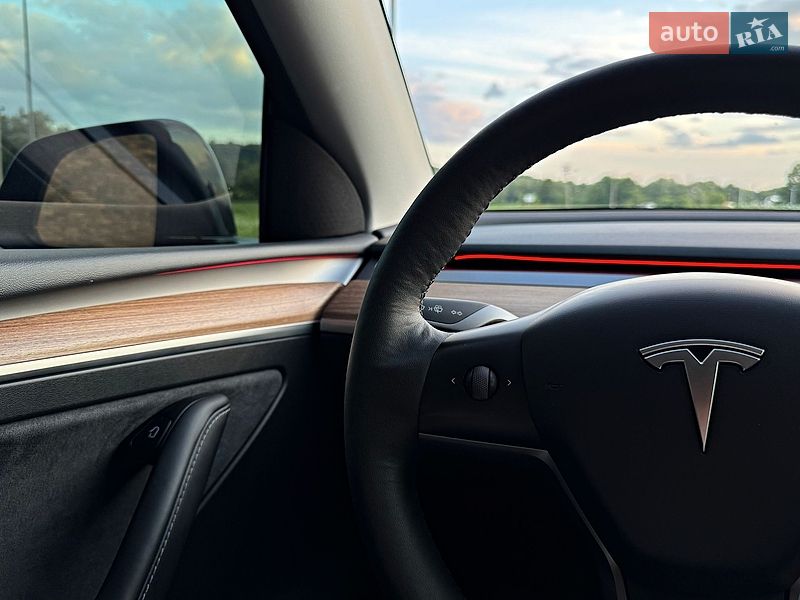 Внедорожник / Кроссовер Tesla Model Y 2023 в Черновцах