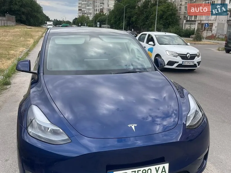 Tesla Model Y 2024