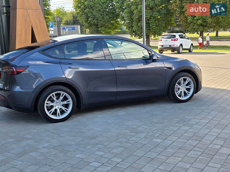 Внедорожник / Кроссовер Tesla Model Y 2023 в Луцке