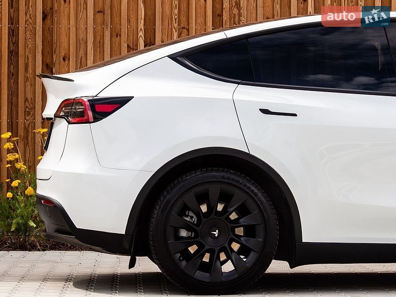 Внедорожник / Кроссовер Tesla Model Y 2024 в Львове