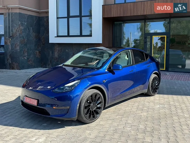 Tesla Model Y 2024