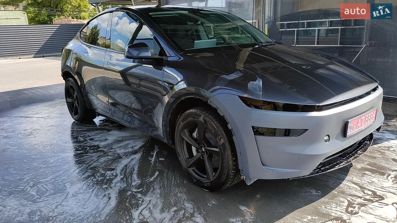 2025 Tesla Model Y - мініатюра 18