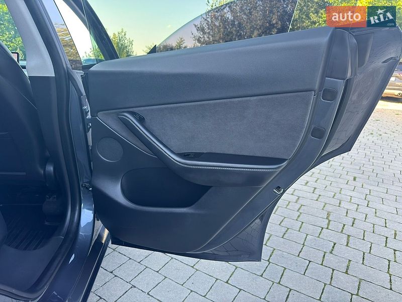 Позашляховик / Кросовер Tesla Model Y 2020 в Івано-Франківську