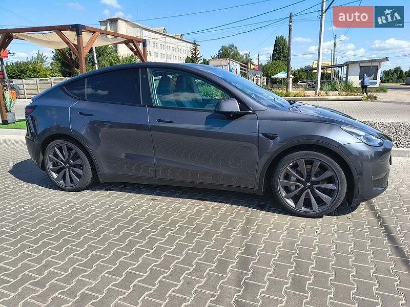 Внедорожник / Кроссовер Tesla Model Y 2023 в Киеве