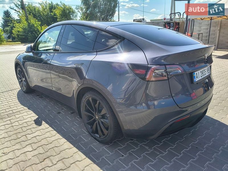 Tesla Model Y 2023