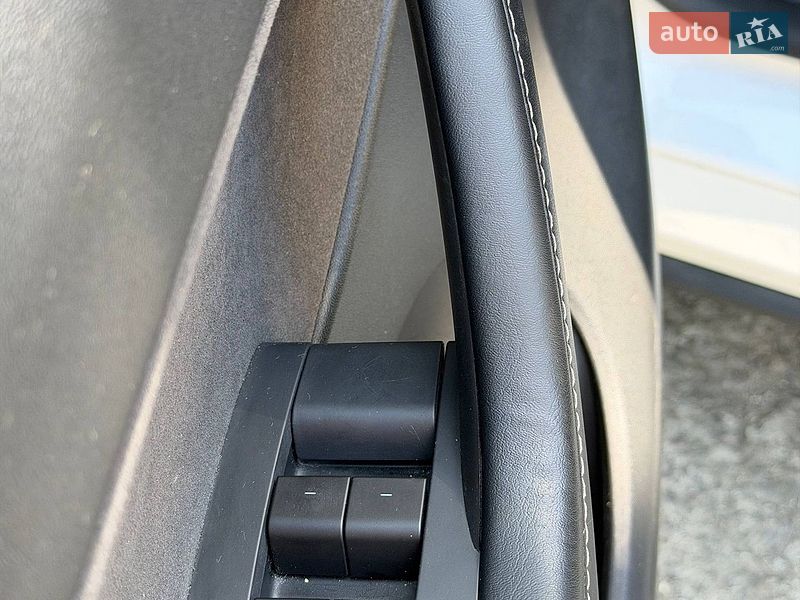 Позашляховик / Кросовер Tesla Model Y 2021 в Стрию