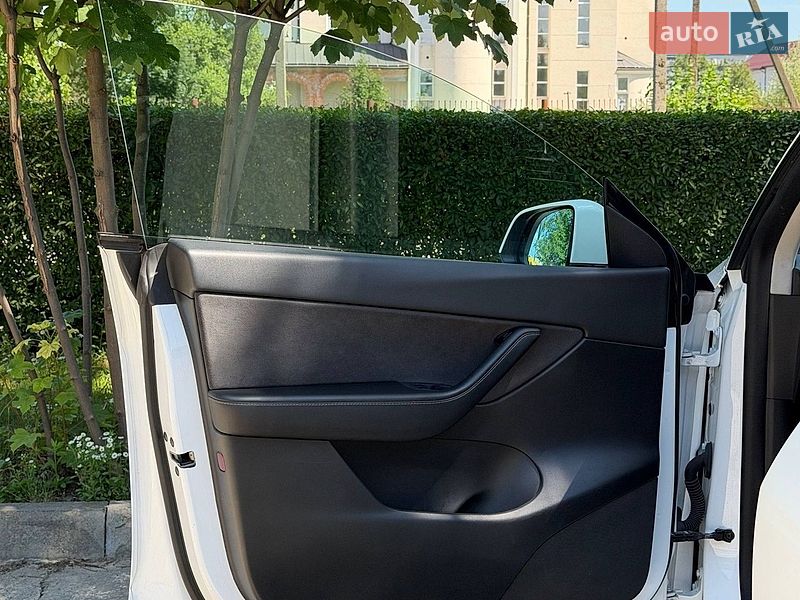 Позашляховик / Кросовер Tesla Model Y 2021 в Стрию