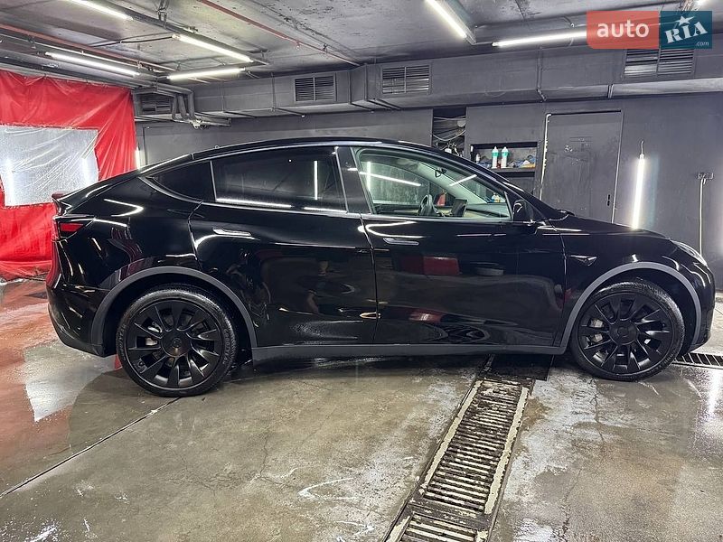 Позашляховик / Кросовер Tesla Model Y 2023 в Дніпрі