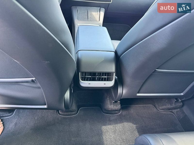 Позашляховик / Кросовер Tesla Model Y 2023 в Дніпрі