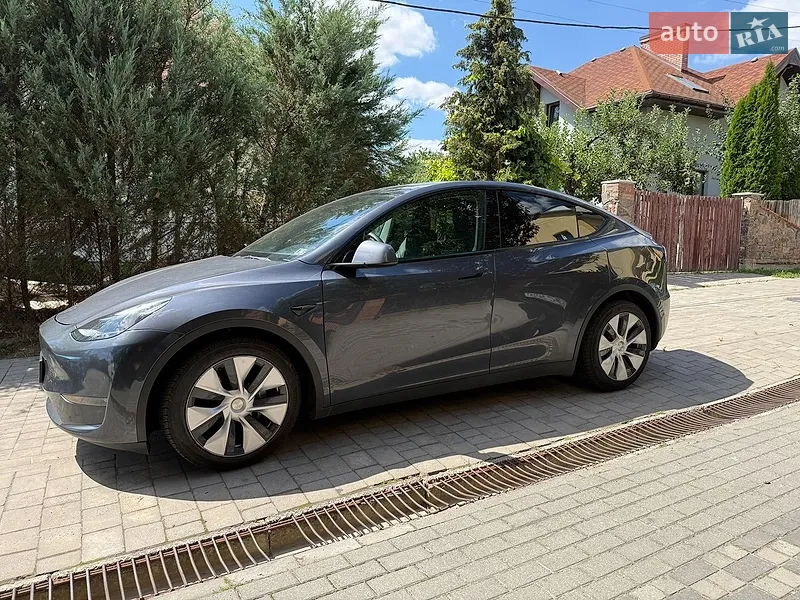 Tesla Model Y 2021