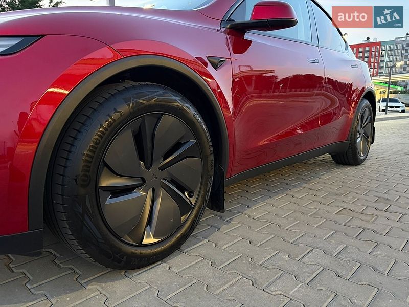 Внедорожник / Кроссовер Tesla Model Y 2025 в Киеве