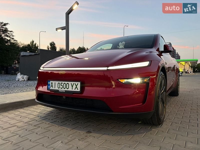 Внедорожник / Кроссовер Tesla Model Y 2025 в Киеве