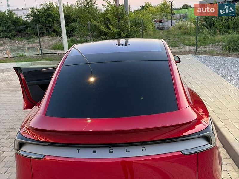 Внедорожник / Кроссовер Tesla Model Y 2025 в Киеве