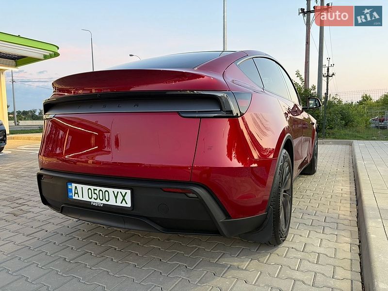 Внедорожник / Кроссовер Tesla Model Y 2025 в Киеве