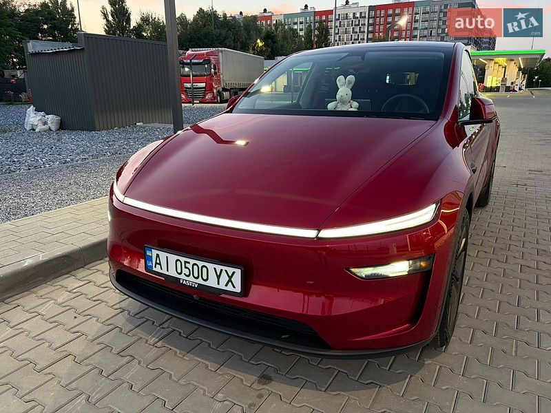 Внедорожник / Кроссовер Tesla Model Y 2025 в Киеве