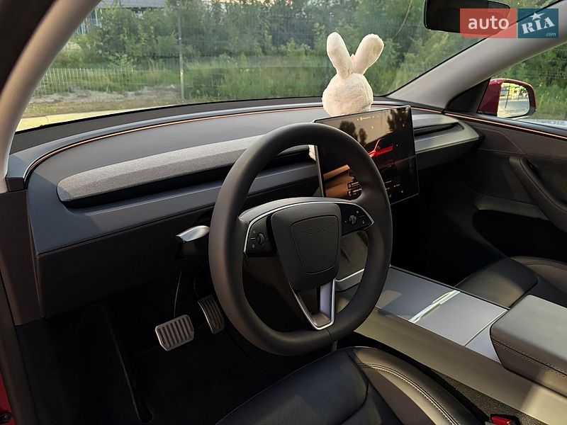 Внедорожник / Кроссовер Tesla Model Y 2025 в Киеве