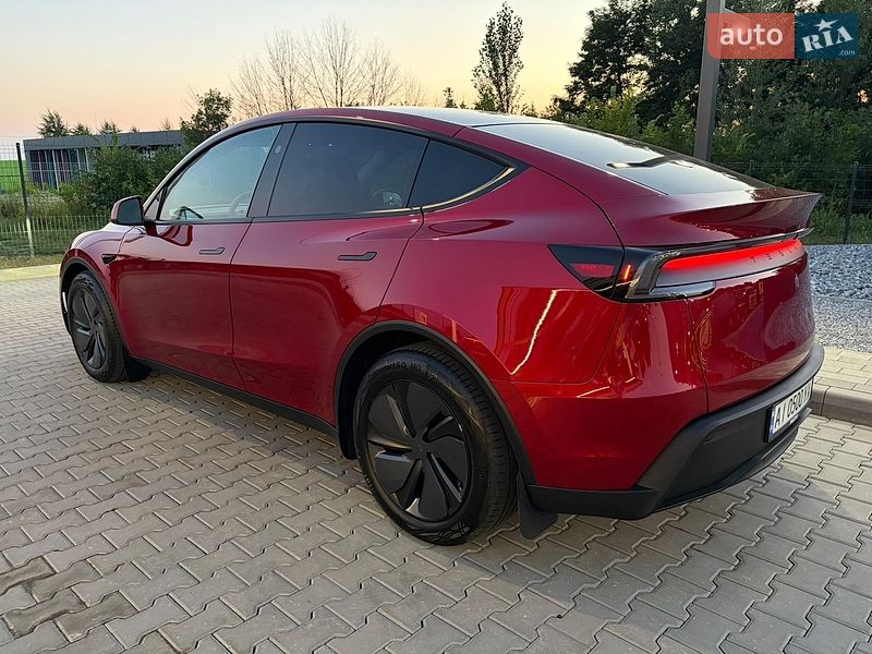 Внедорожник / Кроссовер Tesla Model Y 2025 в Киеве