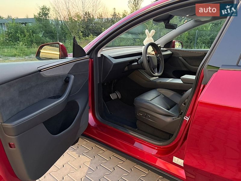 Внедорожник / Кроссовер Tesla Model Y 2025 в Киеве