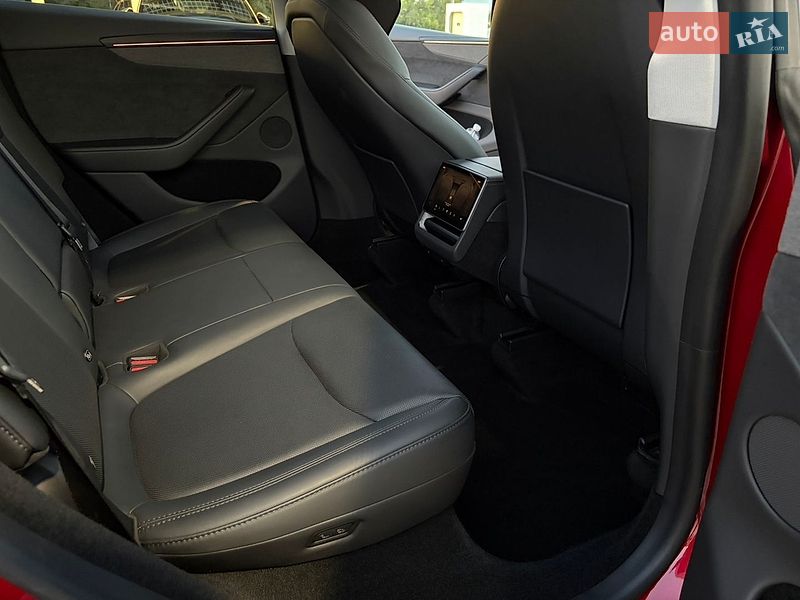 Внедорожник / Кроссовер Tesla Model Y 2025 в Киеве