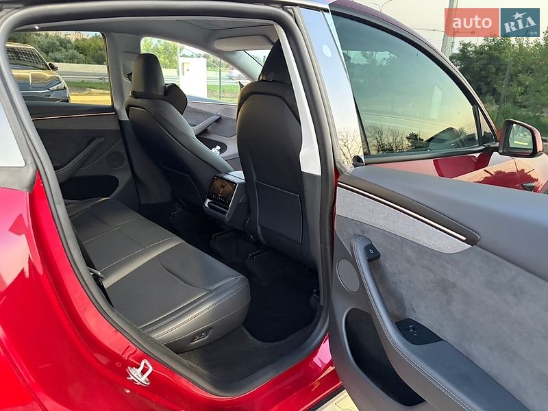 Внедорожник / Кроссовер Tesla Model Y 2025 в Киеве