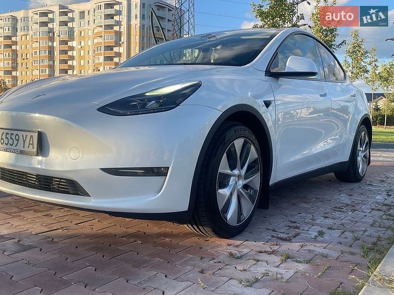Tesla Model Y 2024