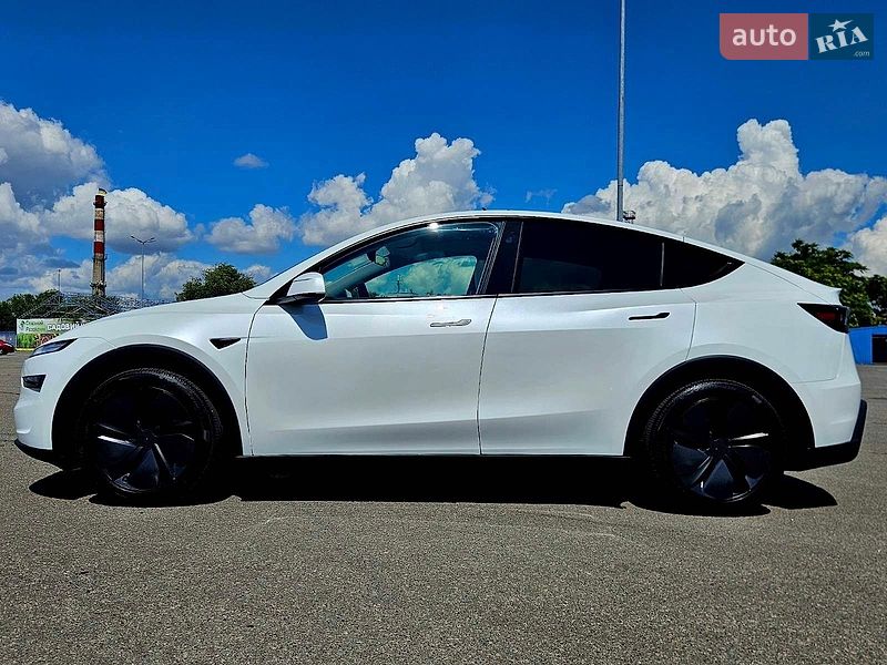 Внедорожник / Кроссовер Tesla Model Y 2025 в Днепре