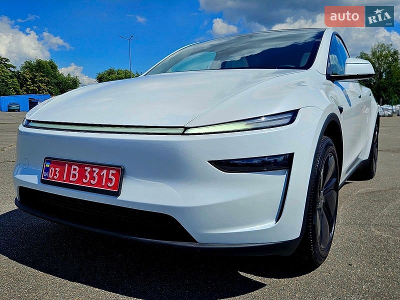 Внедорожник / Кроссовер Tesla Model Y 2025 в Днепре