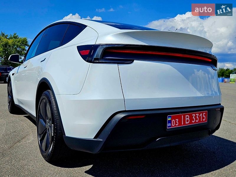 Внедорожник / Кроссовер Tesla Model Y 2025 в Днепре