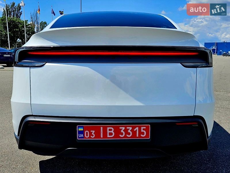Внедорожник / Кроссовер Tesla Model Y 2025 в Днепре
