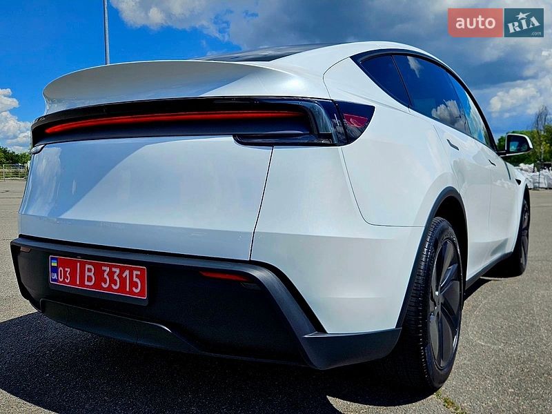 Внедорожник / Кроссовер Tesla Model Y 2025 в Днепре