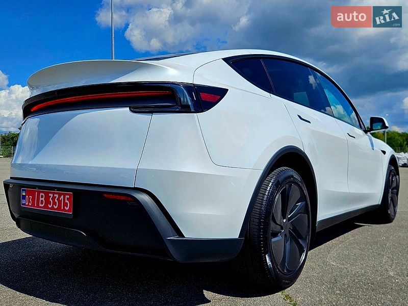Внедорожник / Кроссовер Tesla Model Y 2025 в Днепре