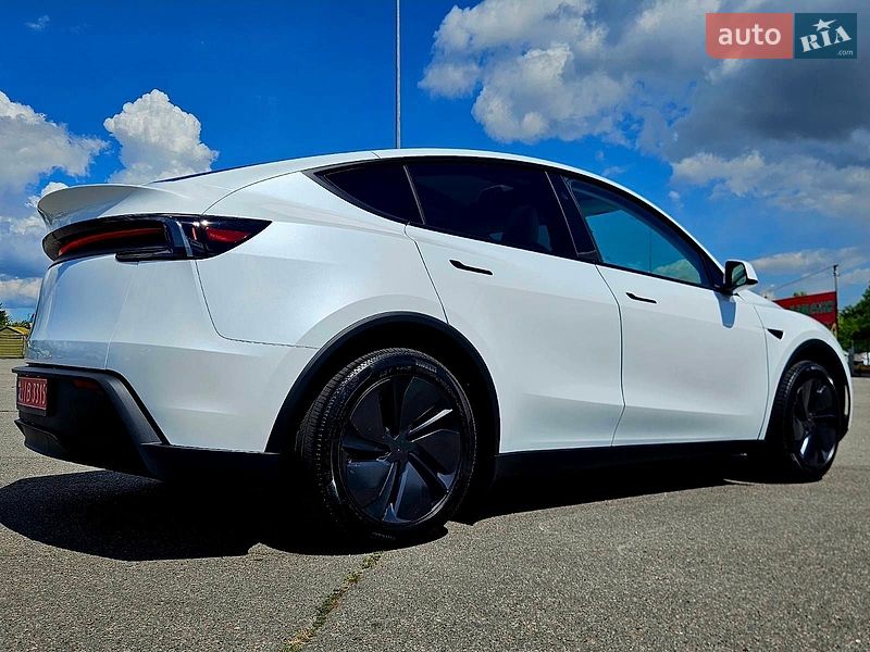 Внедорожник / Кроссовер Tesla Model Y 2025 в Днепре