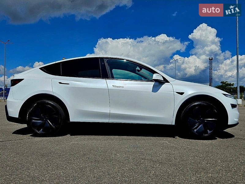 Внедорожник / Кроссовер Tesla Model Y 2025 в Днепре