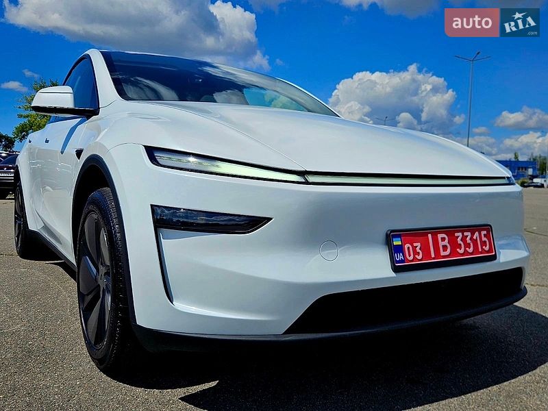 Внедорожник / Кроссовер Tesla Model Y 2025 в Днепре