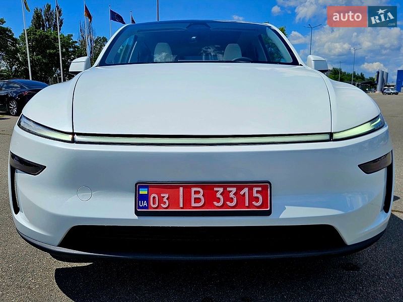 Внедорожник / Кроссовер Tesla Model Y 2025 в Днепре