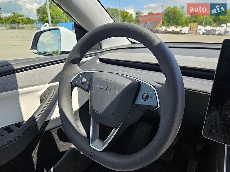 Внедорожник / Кроссовер Tesla Model Y 2025 в Днепре