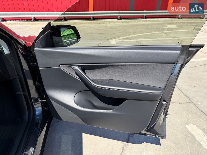 Позашляховик / Кросовер Tesla Model Y 2021 в Києві