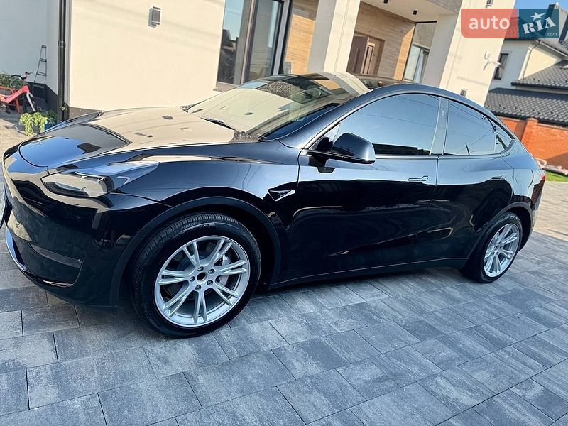 Внедорожник / Кроссовер Tesla Model Y 2023 в Ивано-Франковске