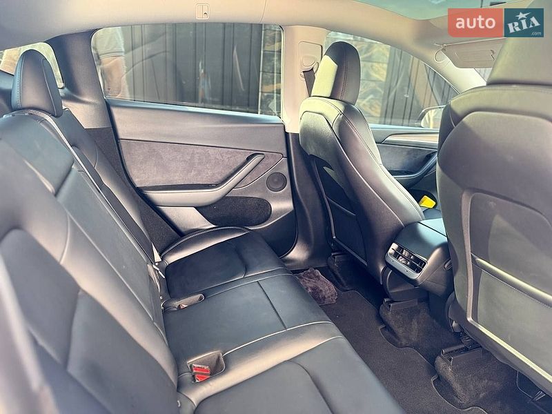 Внедорожник / Кроссовер Tesla Model Y 2023 в Ивано-Франковске