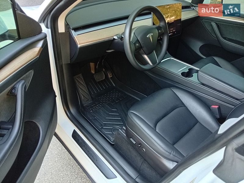 Внедорожник / Кроссовер Tesla Model Y 2022 в Киеве