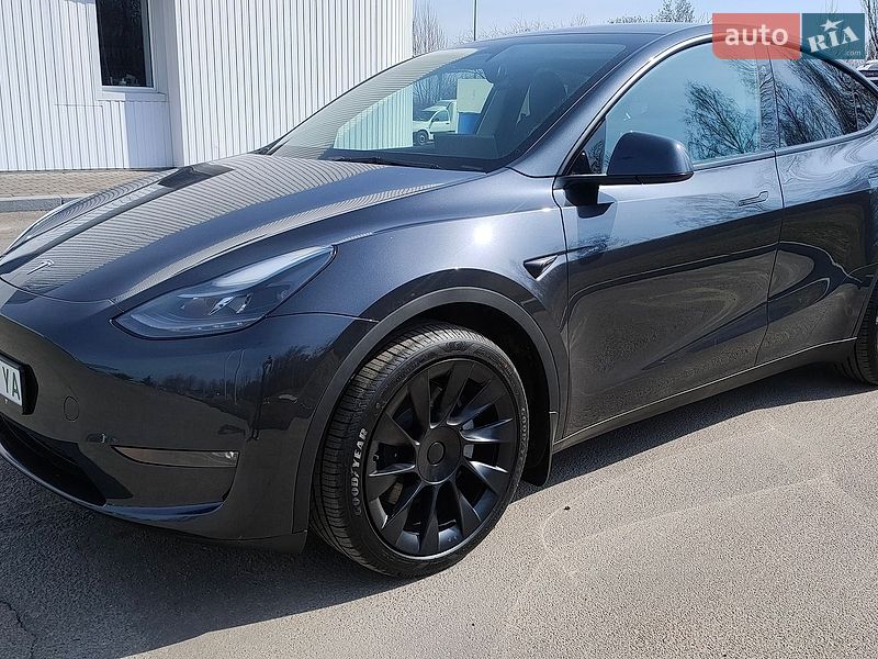 Tesla Model Y 2025