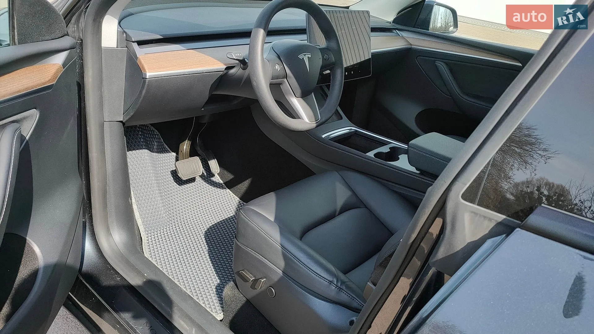 2025 Tesla Model Y - мініатюра 17