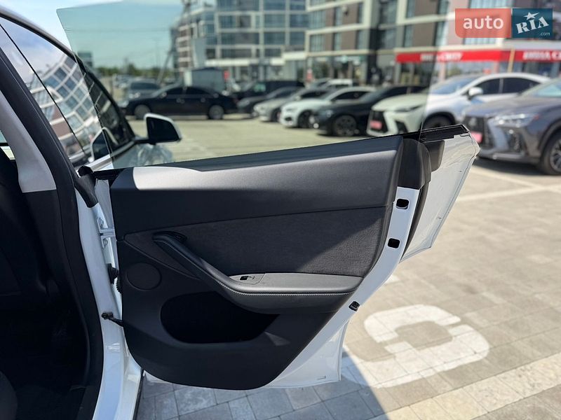 Позашляховик / Кросовер Tesla Model Y 2024 в Львові фото 25 Позашляховик / Кросовер Tesla Model Y 2024 в Львові