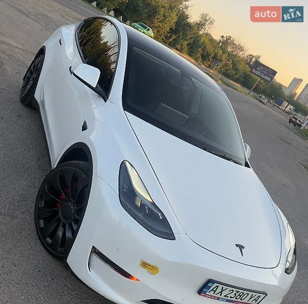 Позашляховик / Кросовер Tesla Model Y 2021 в Харкові